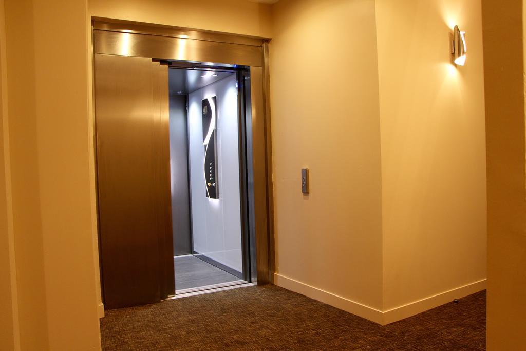 Hotel L'Esturgeon Poissy Eksteriør billede