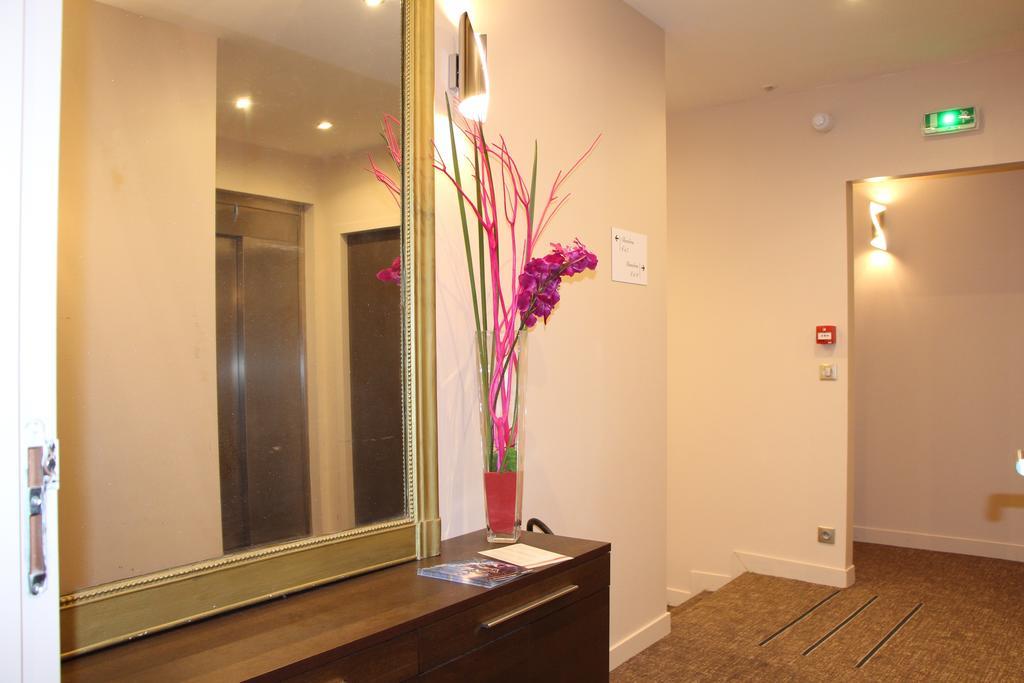 Hotel L'Esturgeon Poissy Eksteriør billede