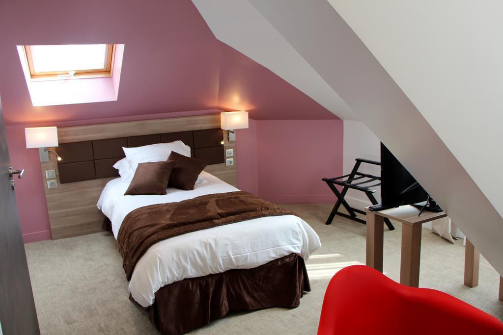 Hotel L'Esturgeon Poissy Værelse billede