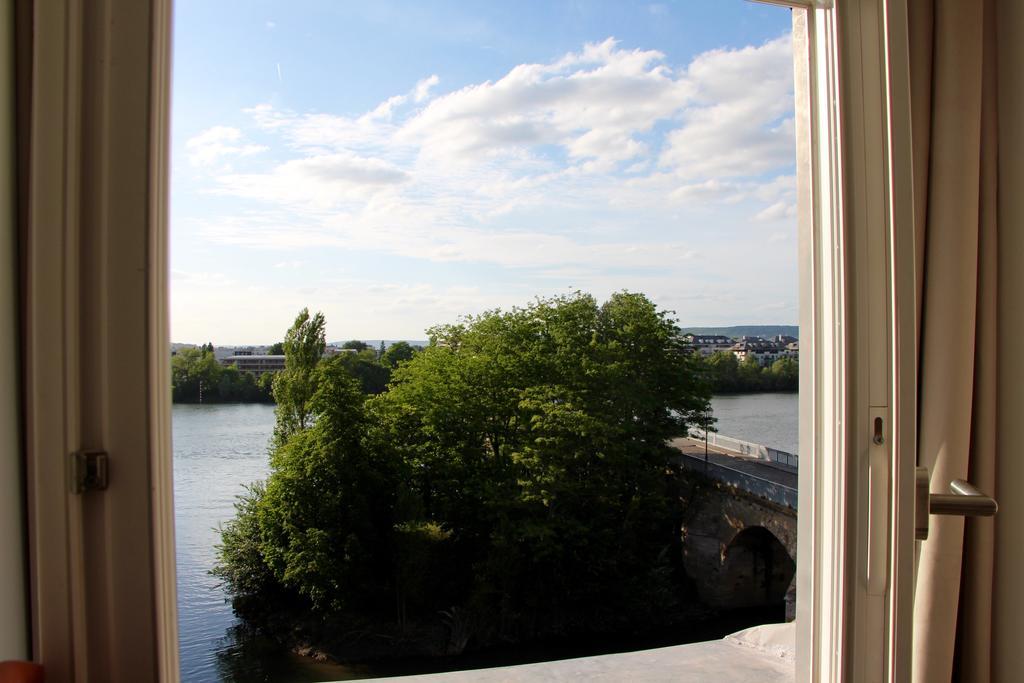 Hotel L'Esturgeon Poissy Eksteriør billede