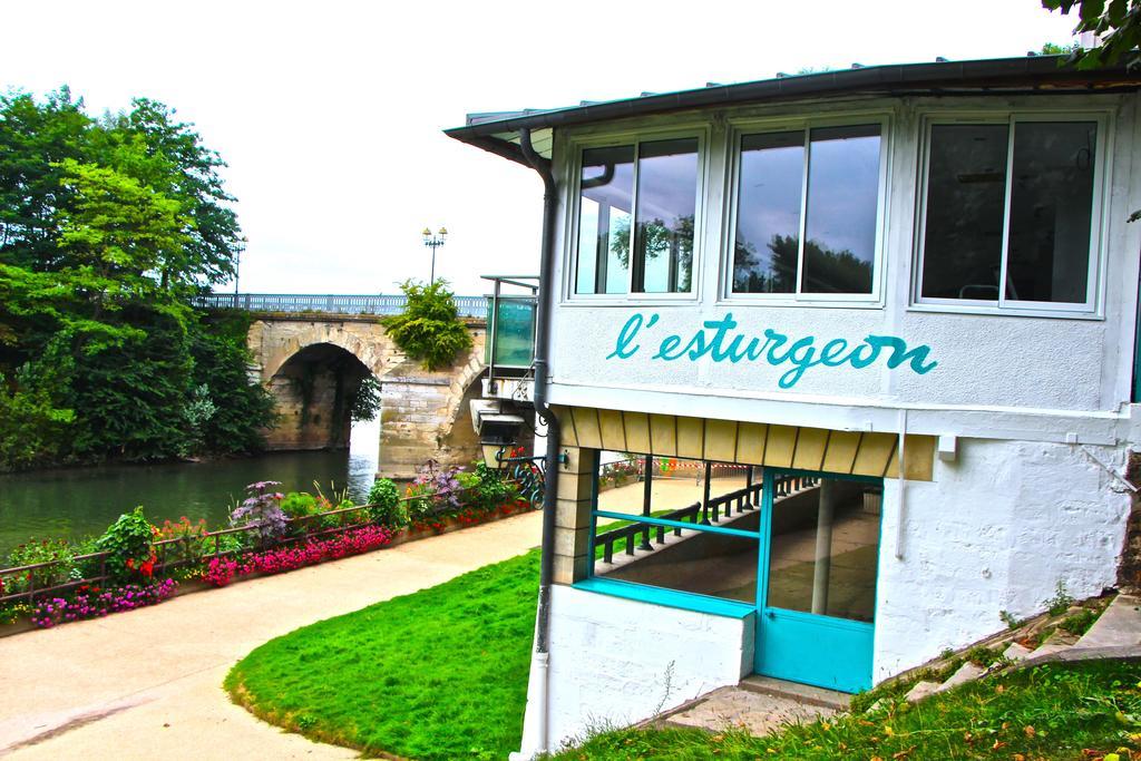 Hotel L'Esturgeon Poissy Eksteriør billede