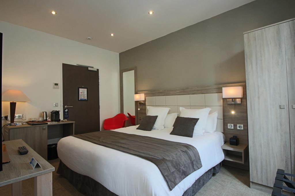 Hotel L'Esturgeon Poissy Eksteriør billede
