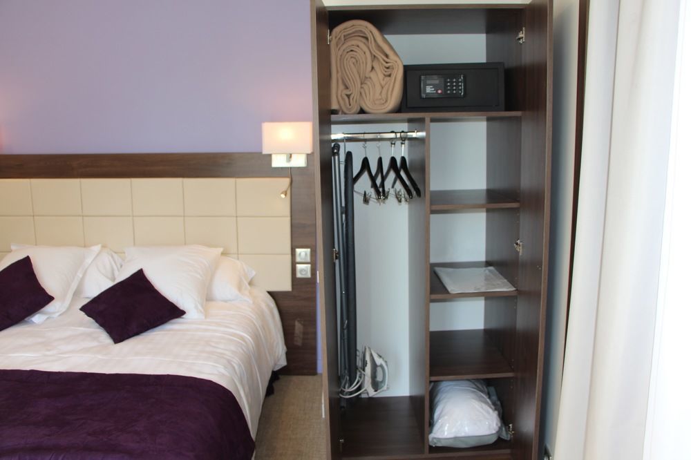 Hotel L'Esturgeon Poissy Eksteriør billede