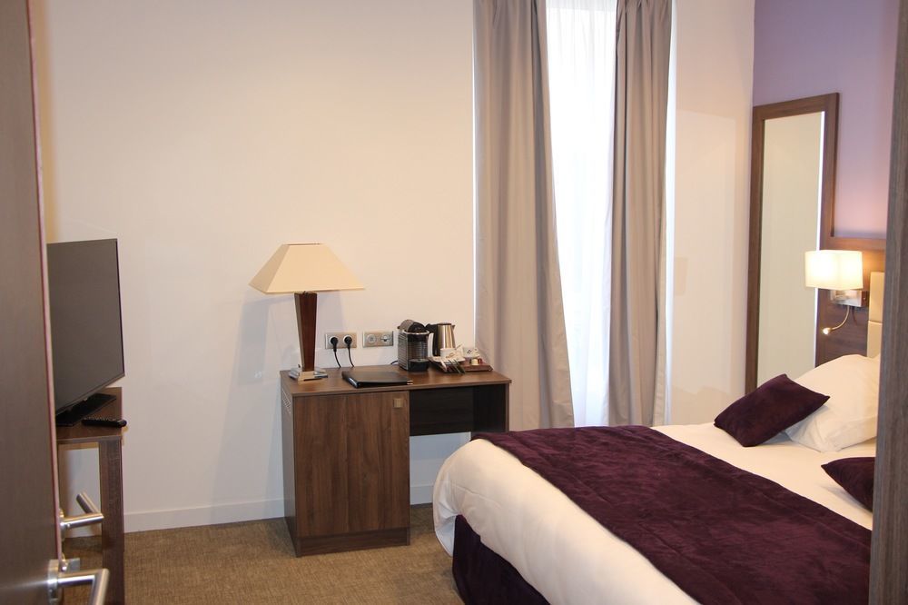 Hotel L'Esturgeon Poissy Eksteriør billede