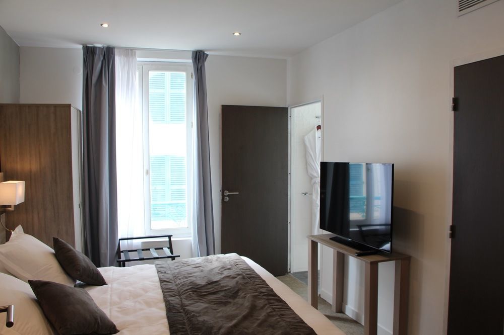 Hotel L'Esturgeon Poissy Eksteriør billede