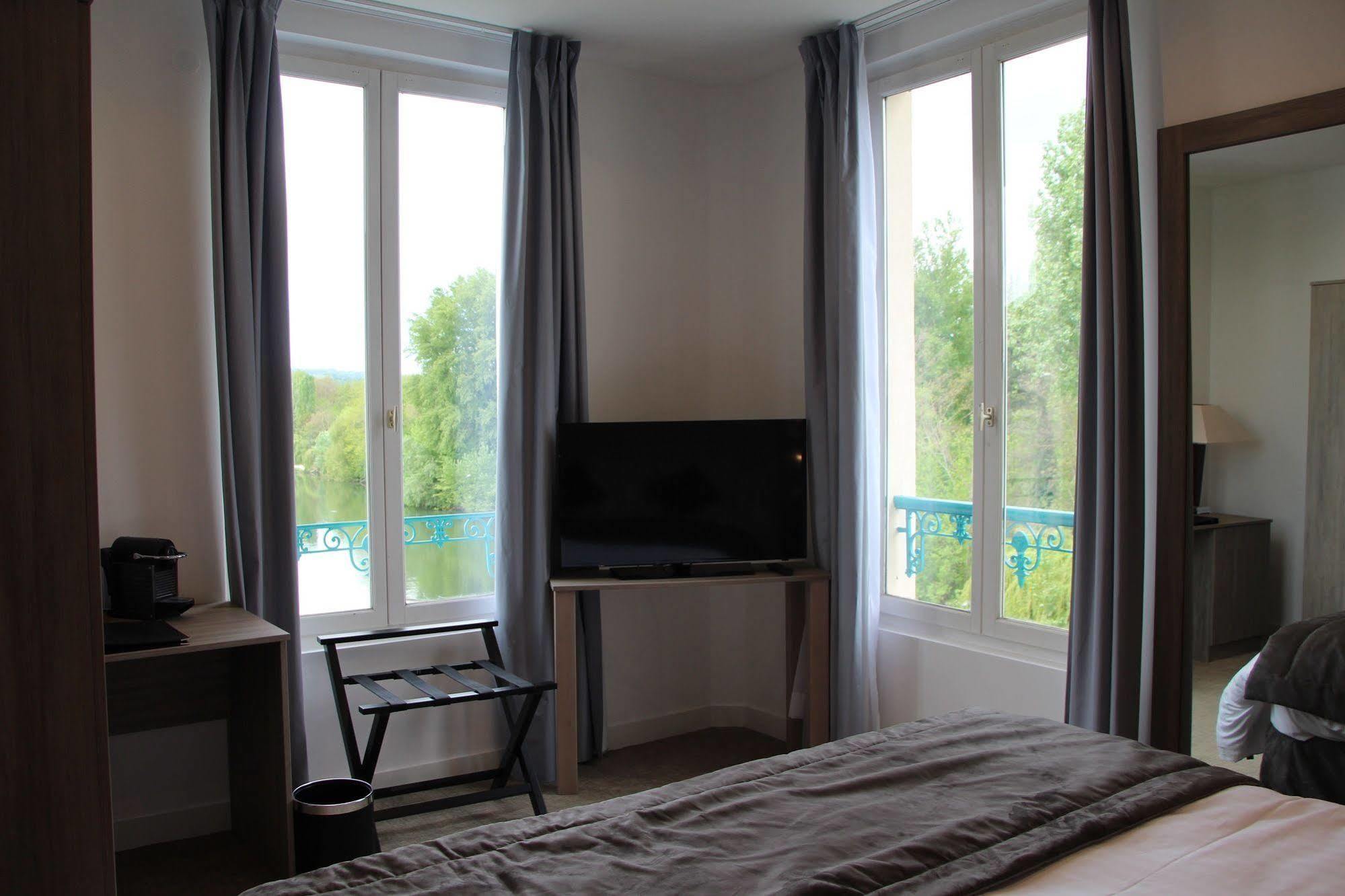 Hotel L'Esturgeon Poissy Eksteriør billede
