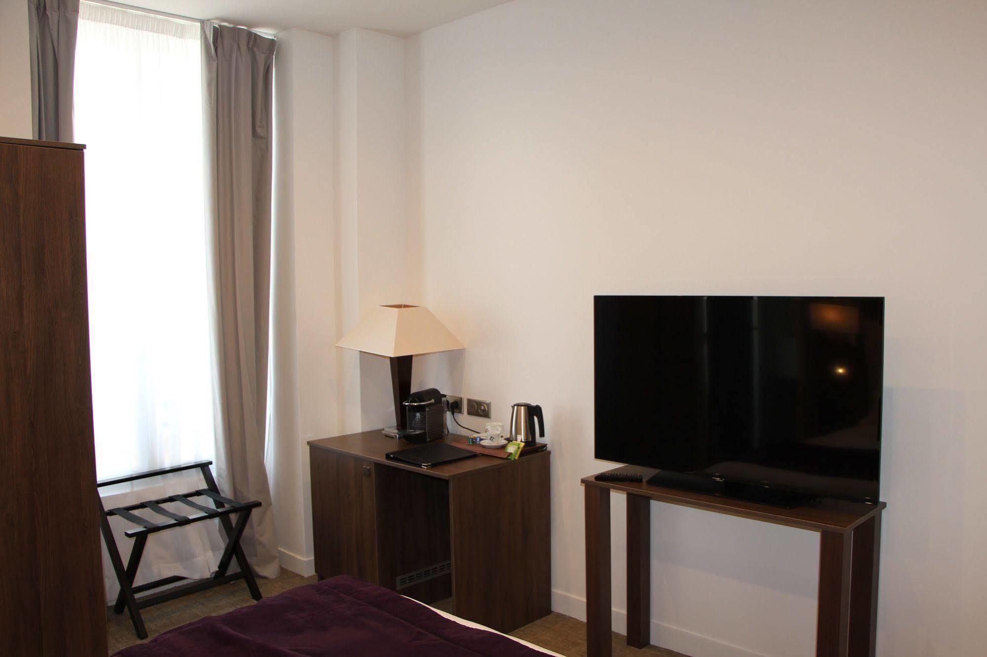 Hotel L'Esturgeon Poissy Eksteriør billede