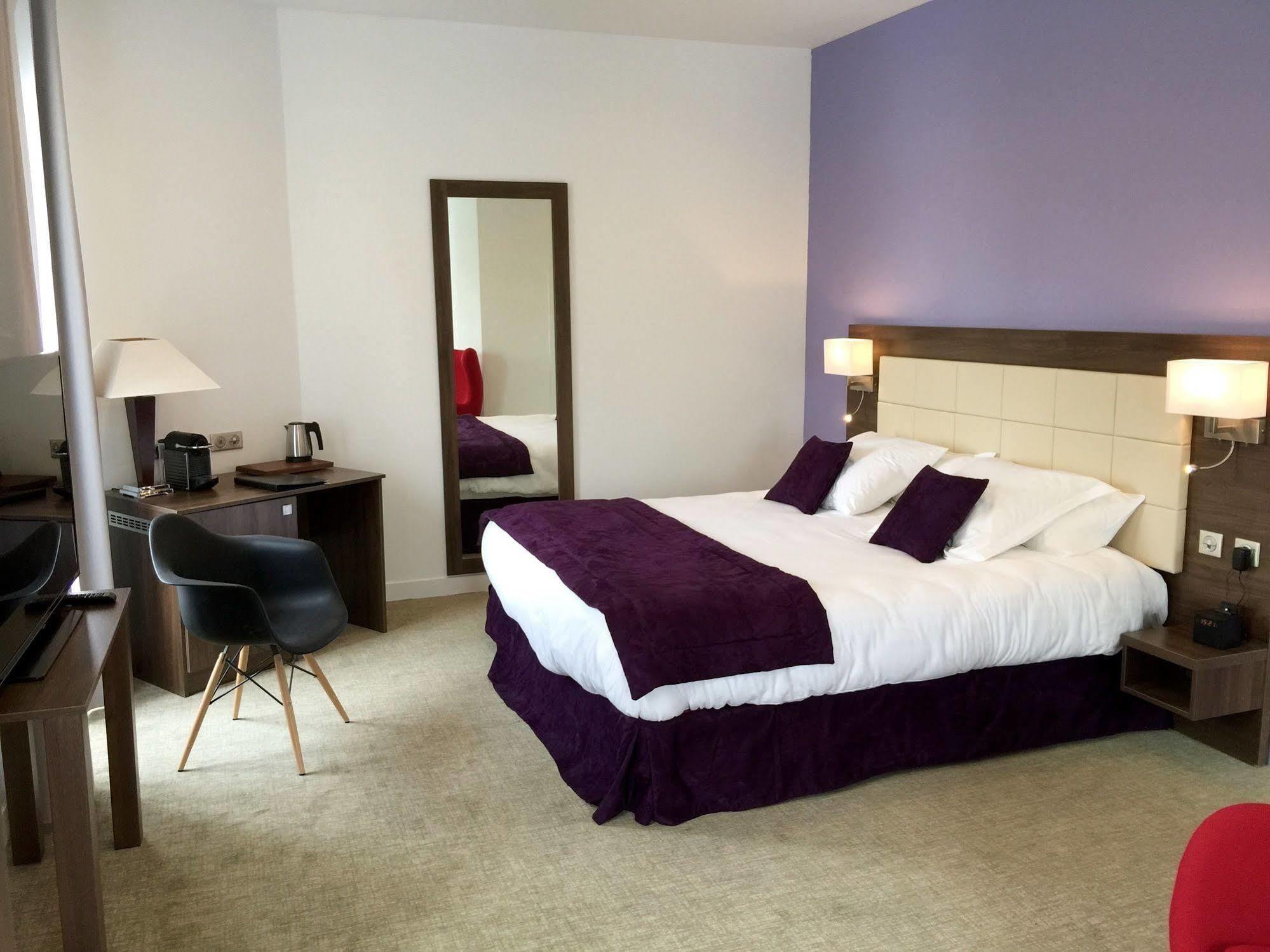 Hotel L'Esturgeon Poissy Eksteriør billede