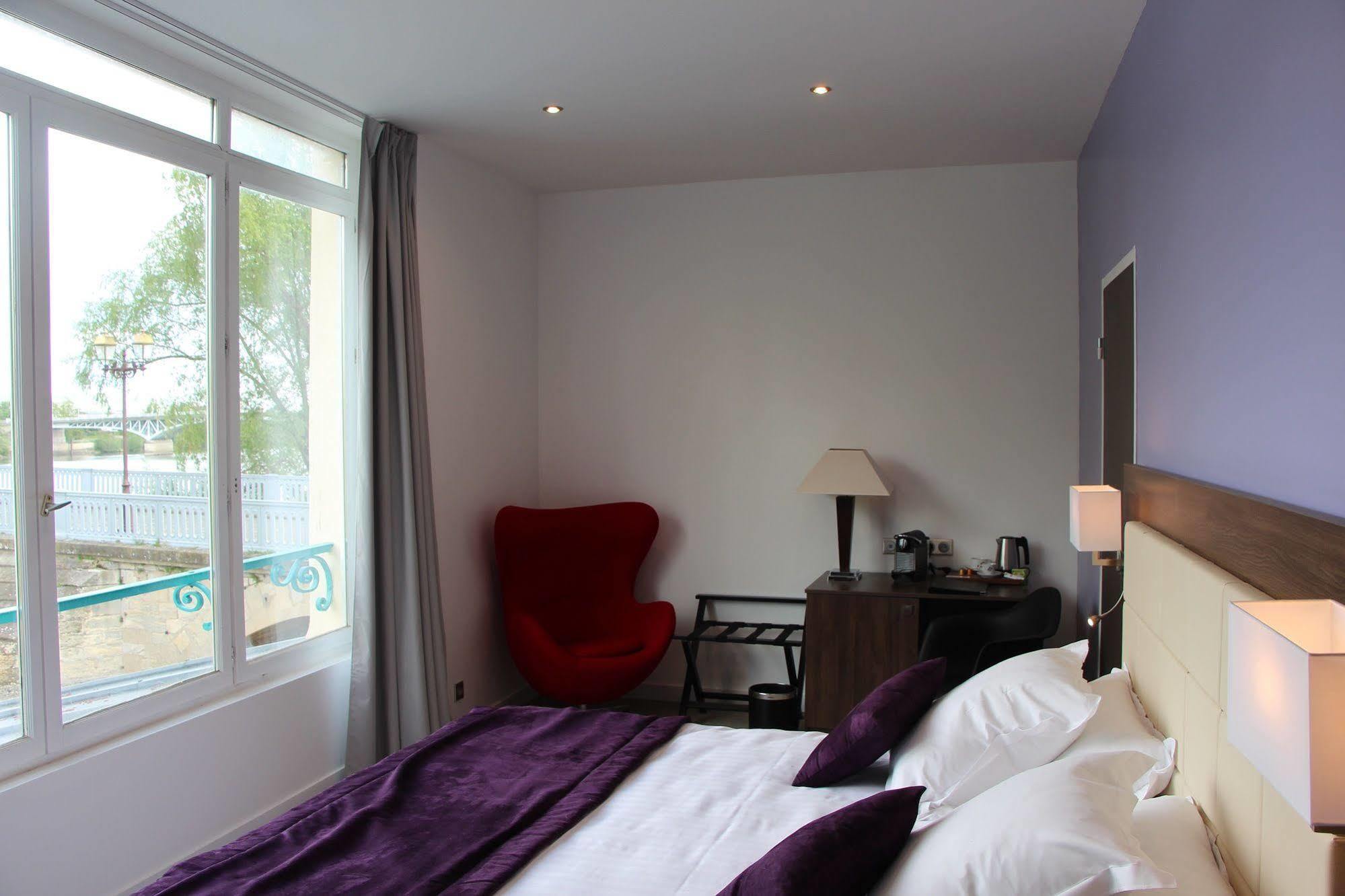 Hotel L'Esturgeon Poissy Eksteriør billede