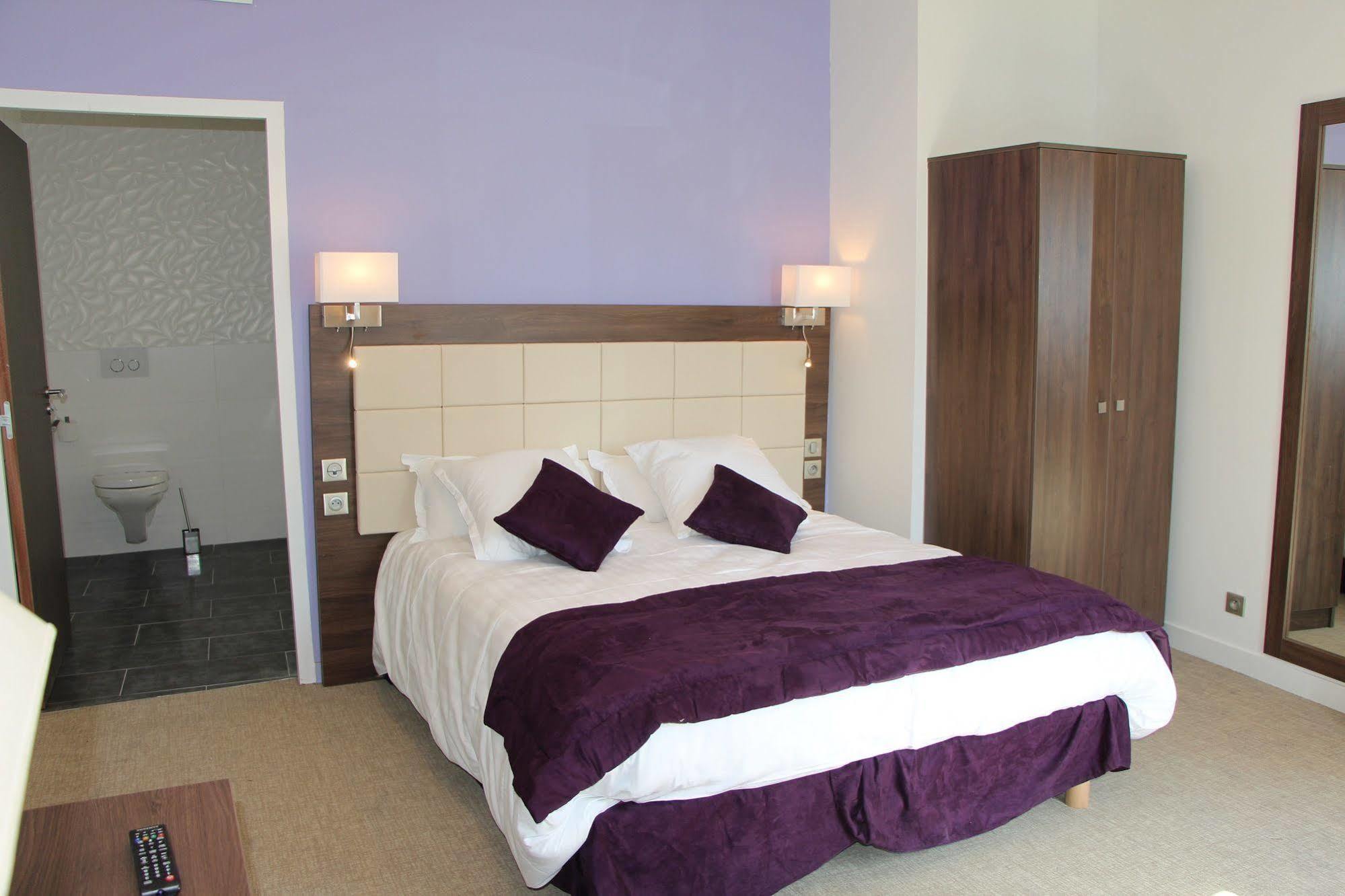 Hotel L'Esturgeon Poissy Eksteriør billede