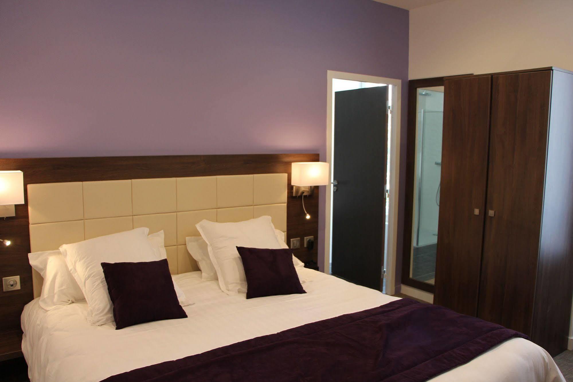 Hotel L'Esturgeon Poissy Eksteriør billede